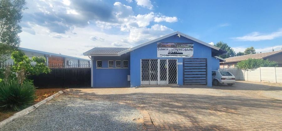  Bedroom Property for Sale in Flamwood North West